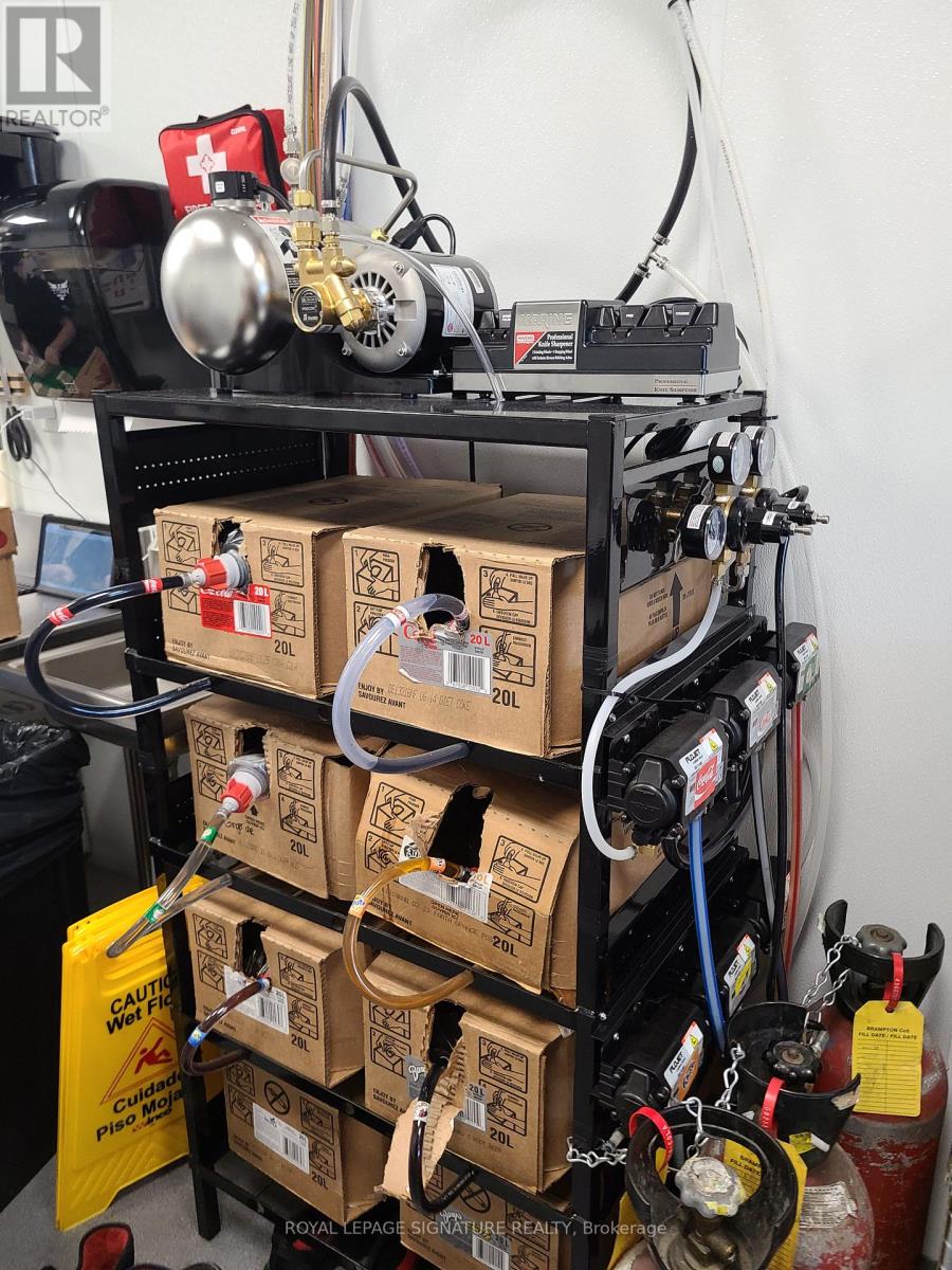 920 Upper Wentworth Street, Hamilton, Ontario L9A 5C5 - Photo 15 - X12547264