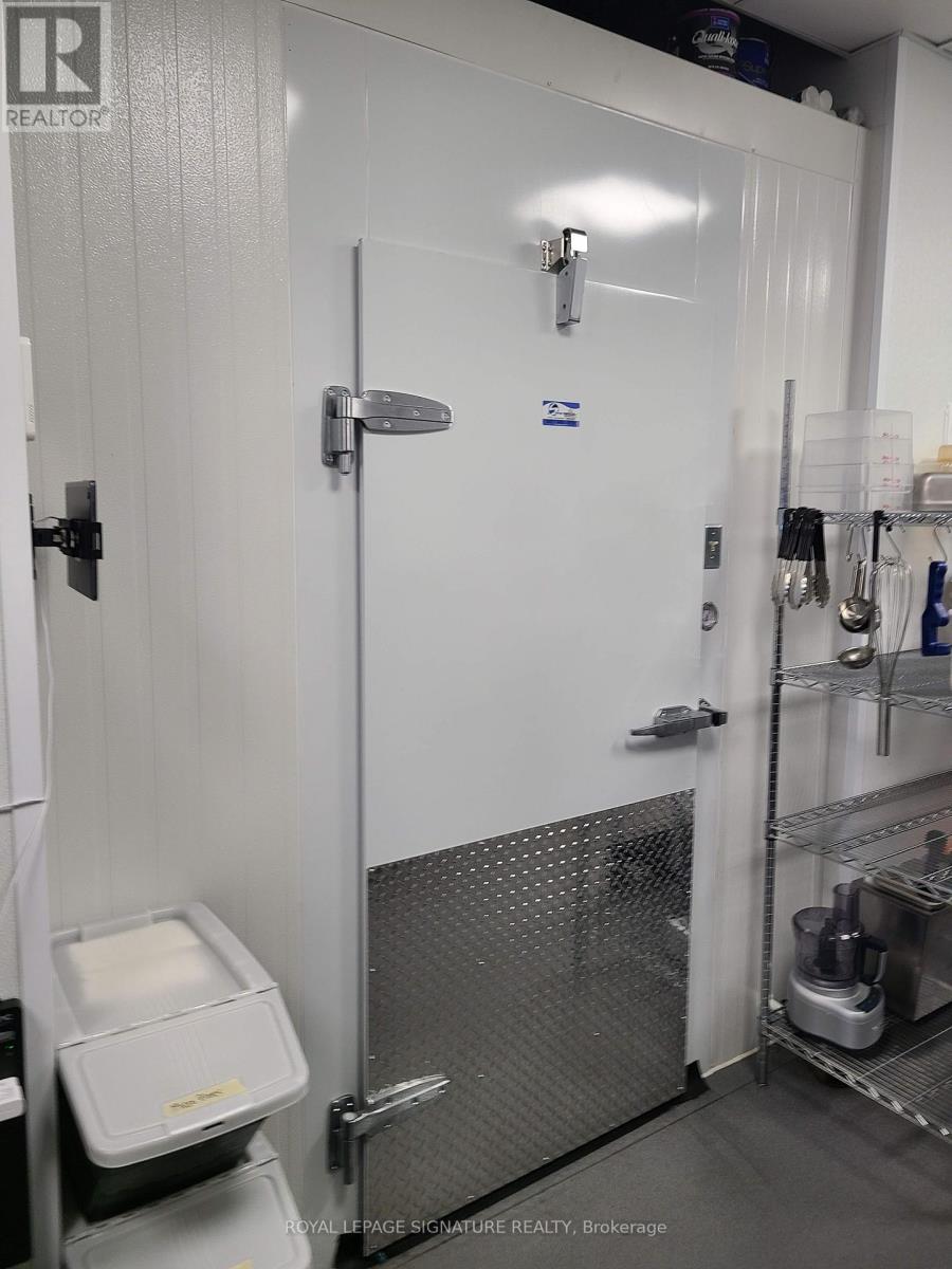 920 Upper Wentworth Street, Hamilton, Ontario L9A 5C5 - Photo 16 - X12547264