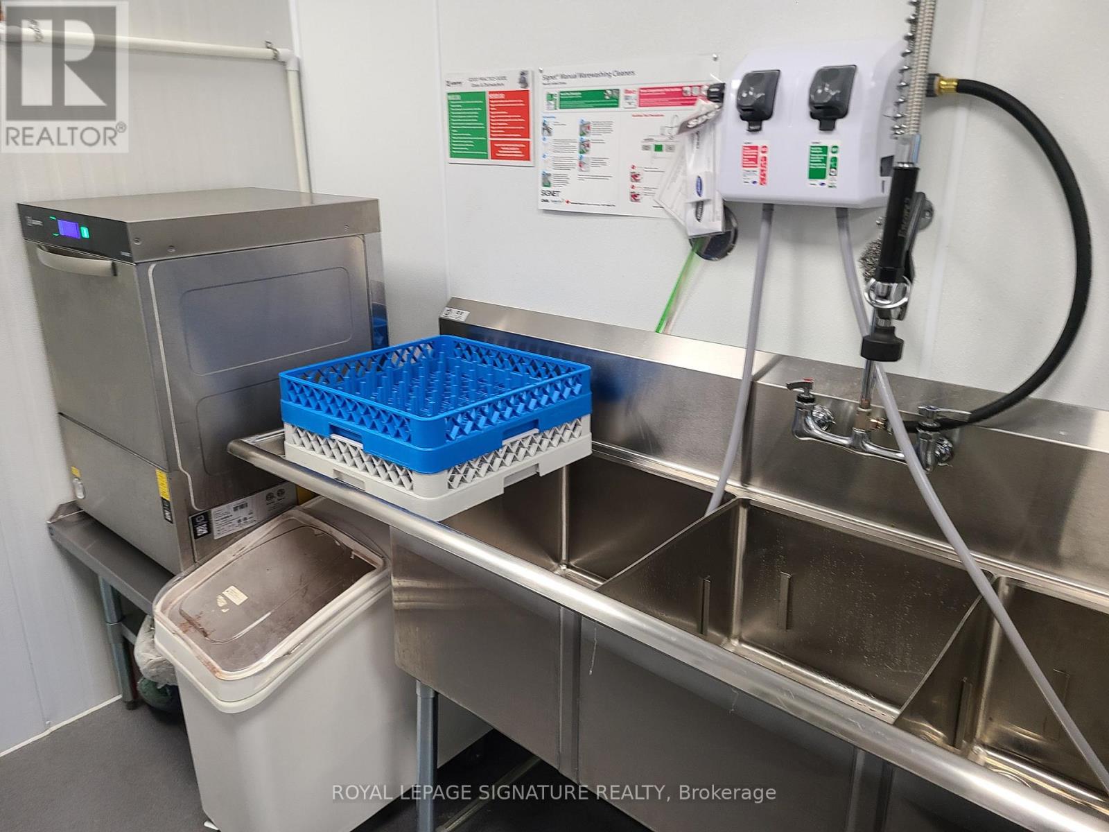 920 Upper Wentworth Street, Hamilton, Ontario L9A 5C5 - Photo 17 - X12547264