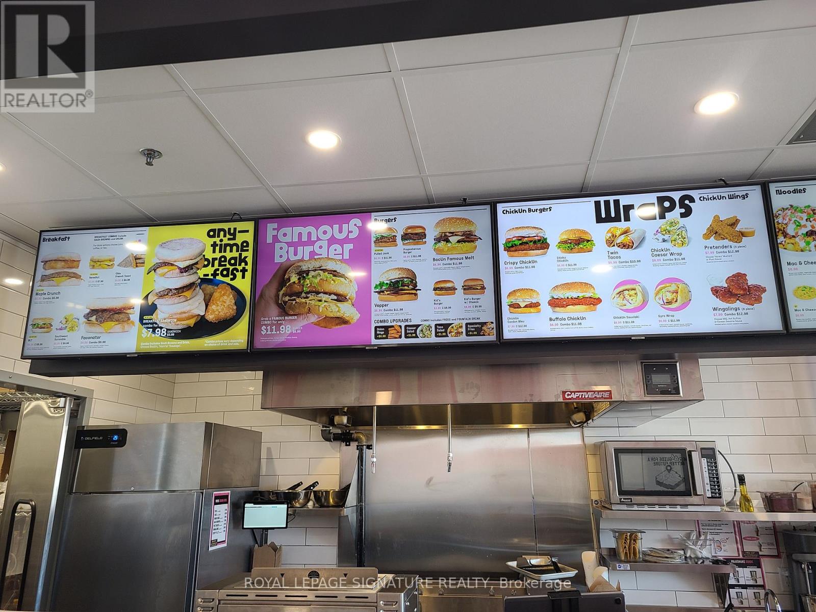 920 Upper Wentworth Street, Hamilton, Ontario L9A 5C5 - Photo 3 - X12547264