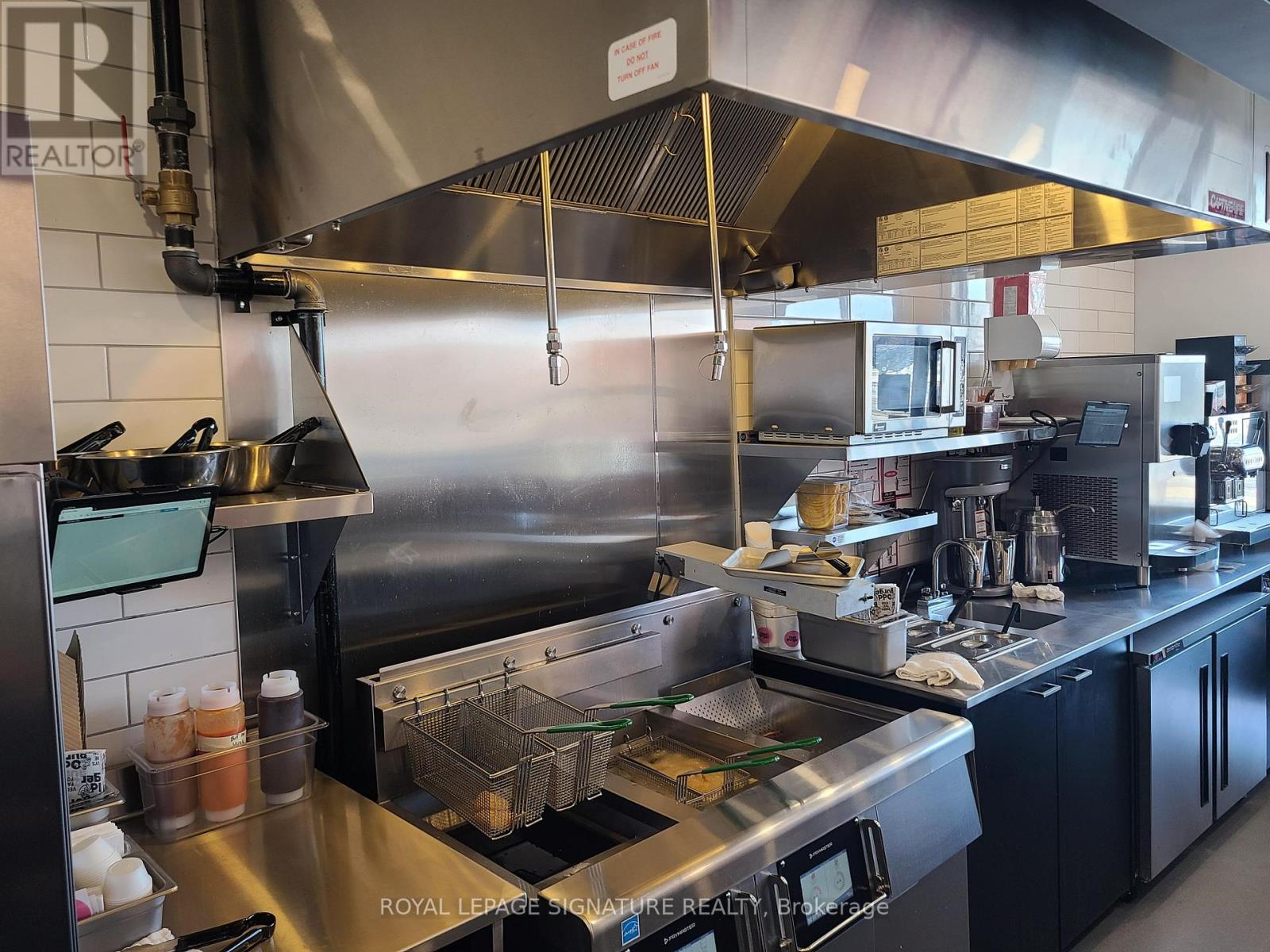 920 Upper Wentworth Street, Hamilton, Ontario L9A 5C5 - Photo 8 - X12547264