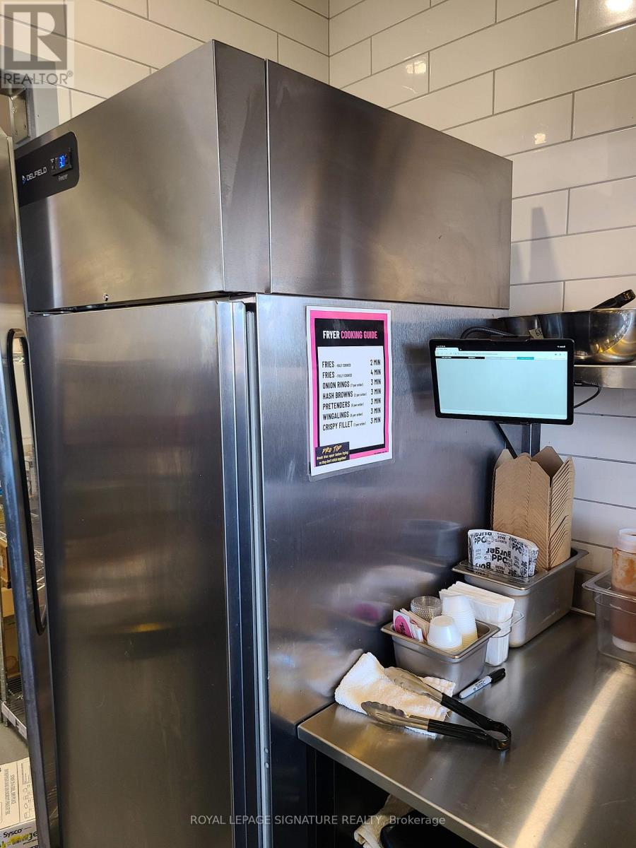 920 Upper Wentworth Street, Hamilton, Ontario L9A 5C5 - Photo 9 - X12547264