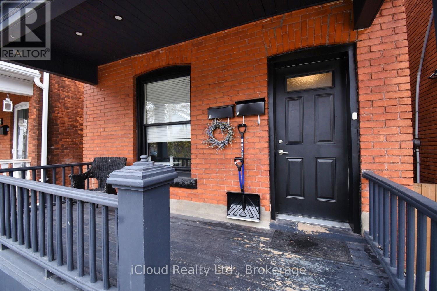 205 Prospect Street S, Hamilton, Ontario L8M 2Z6 - Photo 2 - X12547276