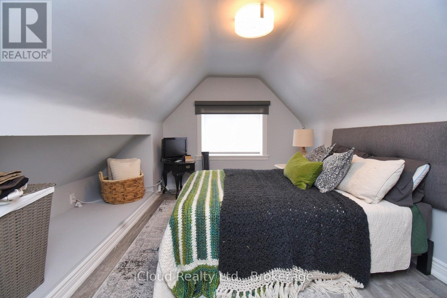 205 Prospect Street S, Hamilton, Ontario L8M 2Z6 - Photo 23 - X12547276