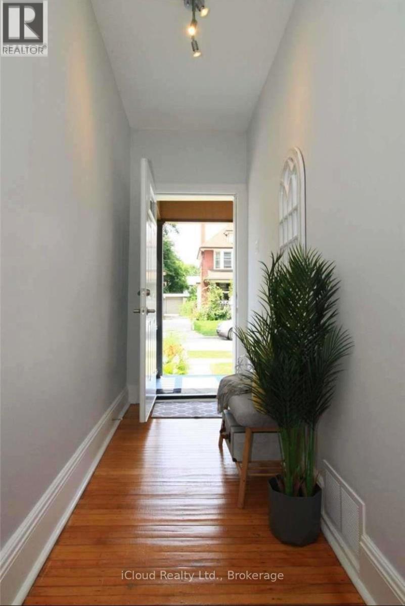 205 Prospect Street S, Hamilton, Ontario L8M 2Z6 - Photo 4 - X12547276