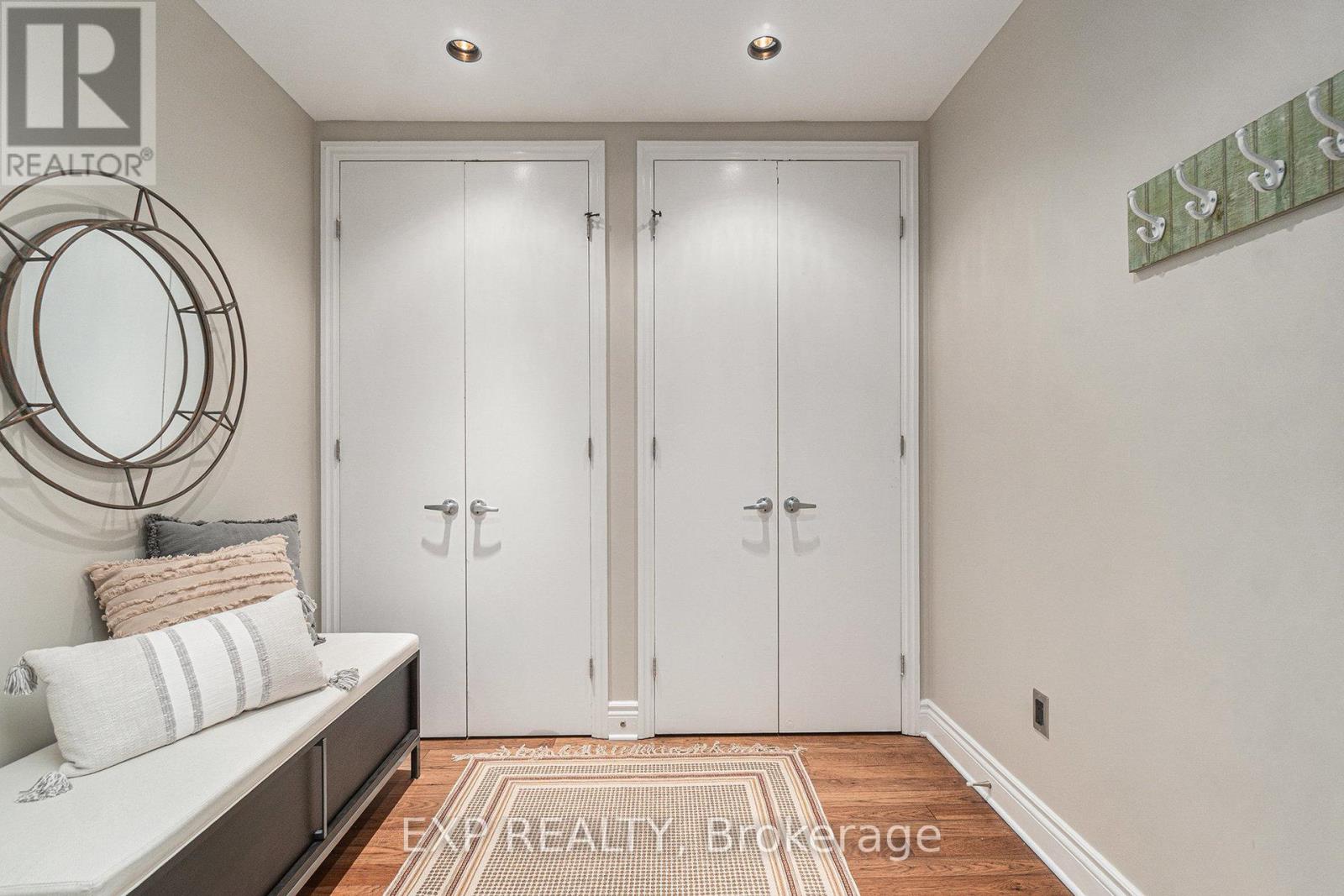 403 - 327 Breezehill Avenue S, Ottawa, Ontario K1Y 1R6 - Photo 2 - X12547362