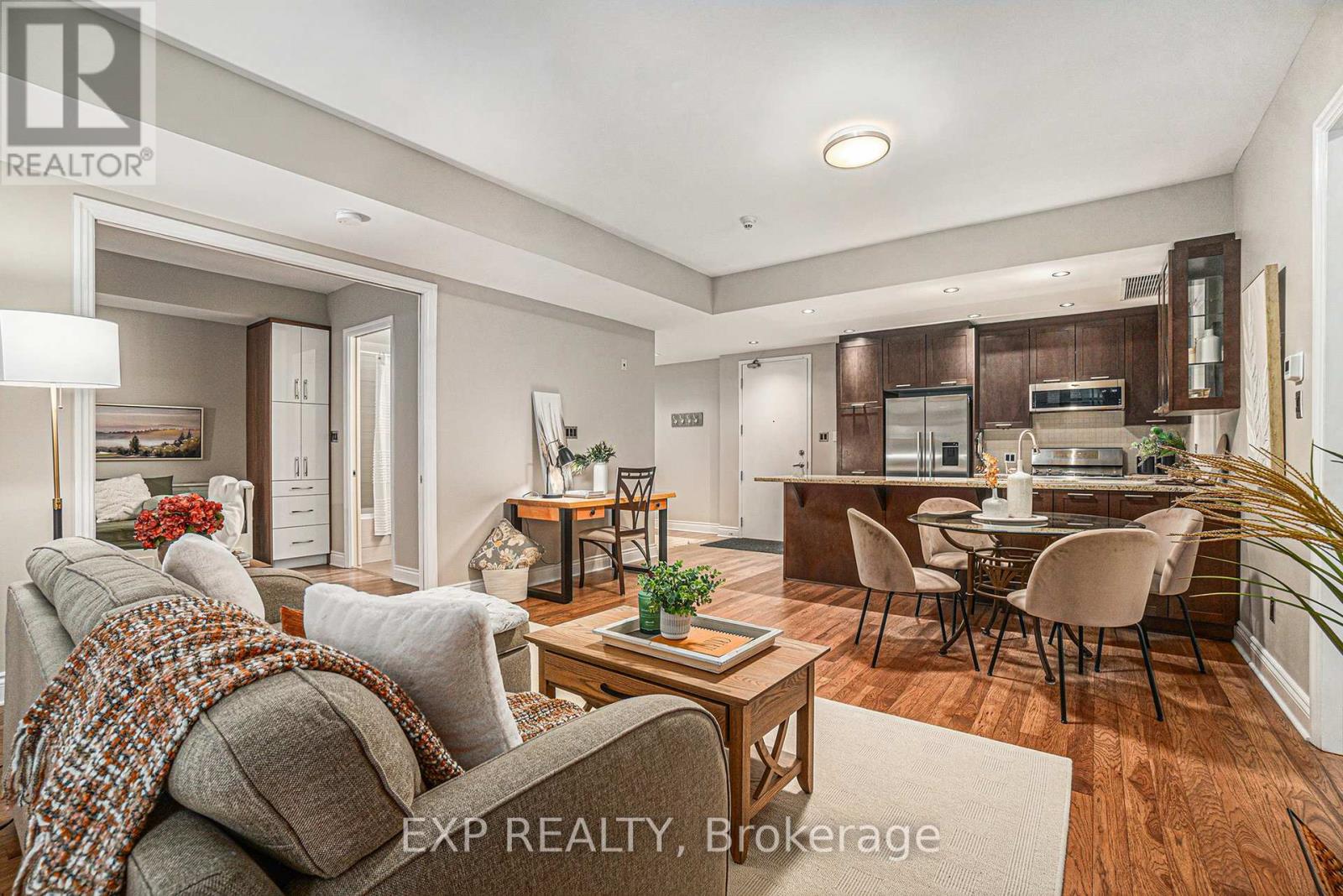 403 - 327 Breezehill Avenue S, Ottawa, Ontario K1Y 1R6 - Photo 6 - X12547362