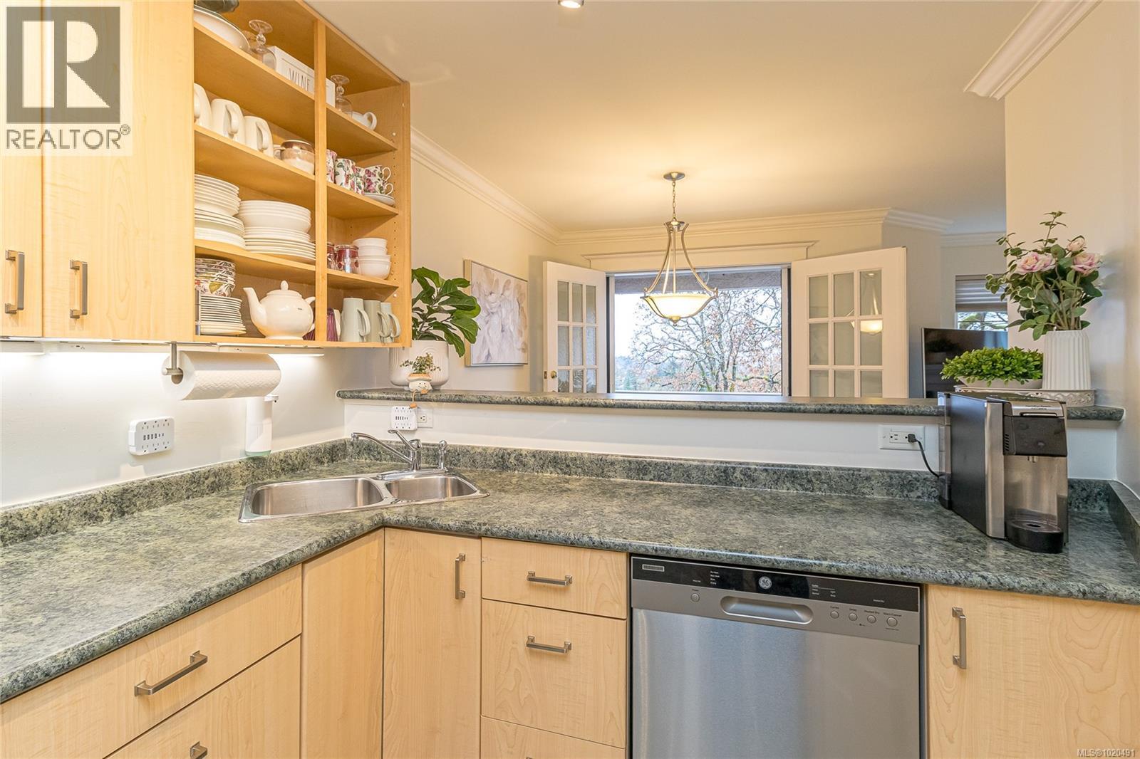 104 1196 Clovelly Terr, Saanich, British Columbia V8P 1V6 - Photo 13 - 1020491