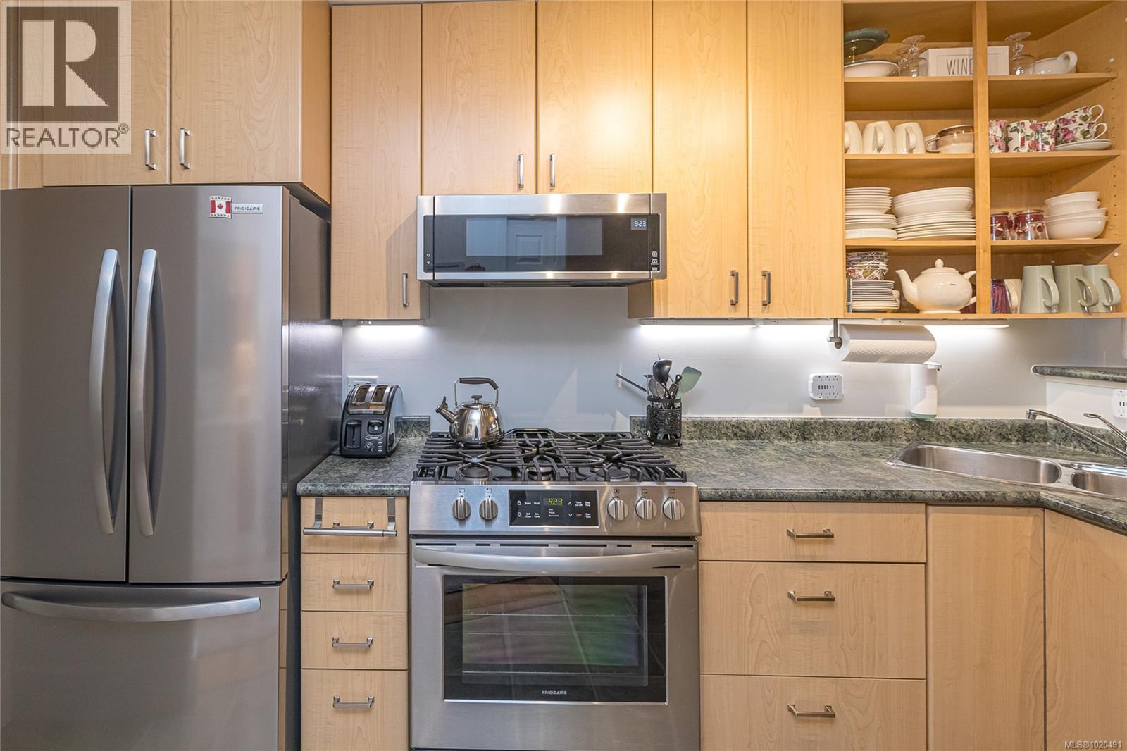 104 1196 Clovelly Terr, Saanich, British Columbia V8P 1V6 - Photo 14 - 1020491