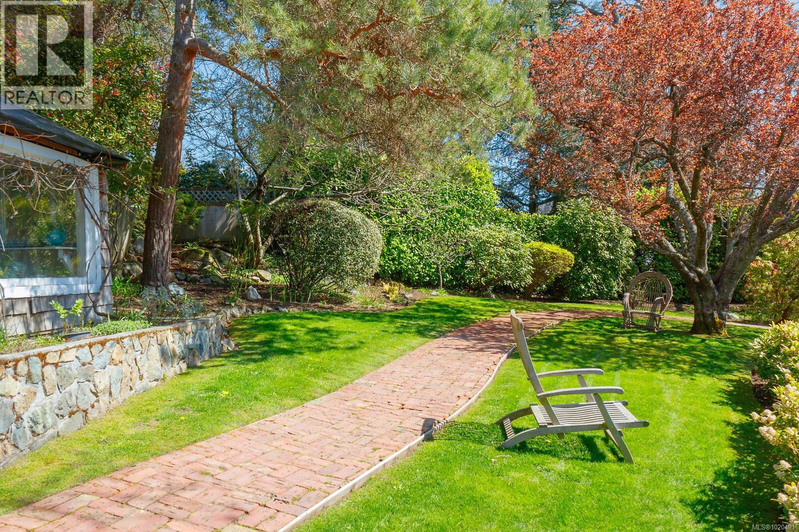 104 1196 Clovelly Terr, Saanich, British Columbia V8P 1V6 - Photo 40 - 1020491