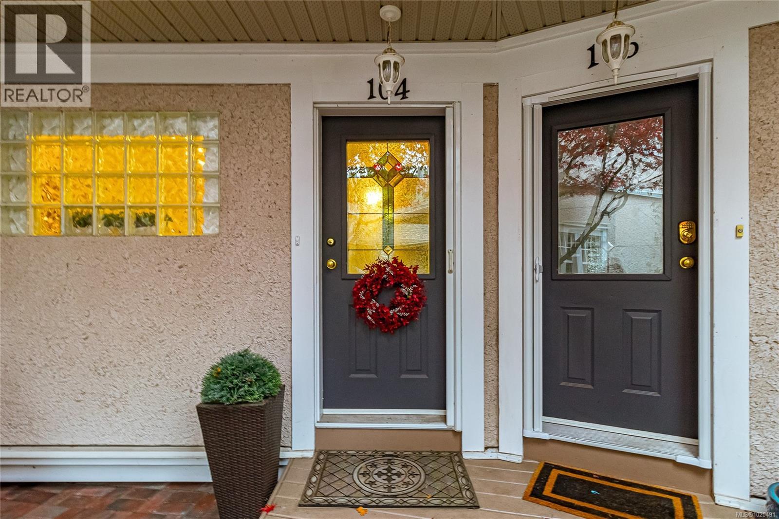 104 1196 Clovelly Terr, Saanich, British Columbia V8P 1V6 - Photo 5 - 1020491