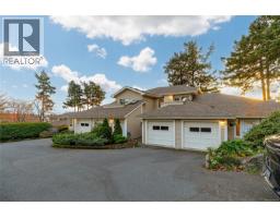 33 909 Admirals Rd Admirals Gate, Esquimalt, Ca