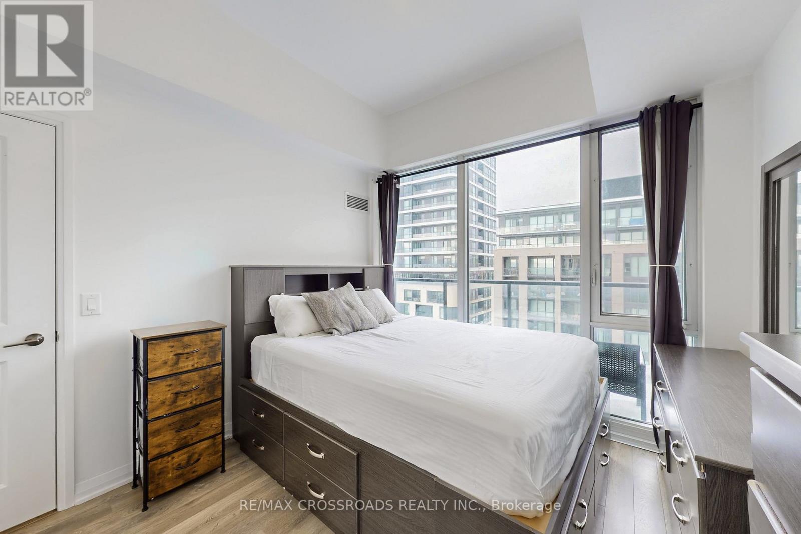 823 - 99 Eagle Rock Way, Vaughan, Ontario  L6A 5A7 - Photo 10 - N12546606