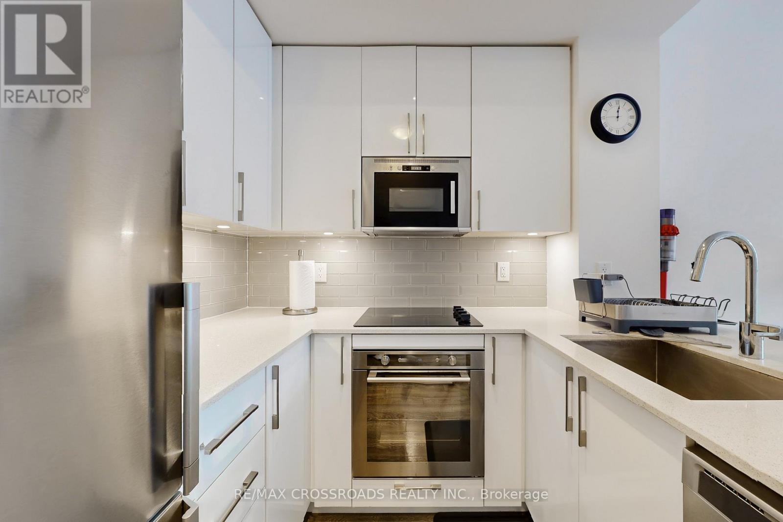 823 - 99 Eagle Rock Way, Vaughan, Ontario  L6A 5A7 - Photo 8 - N12546606