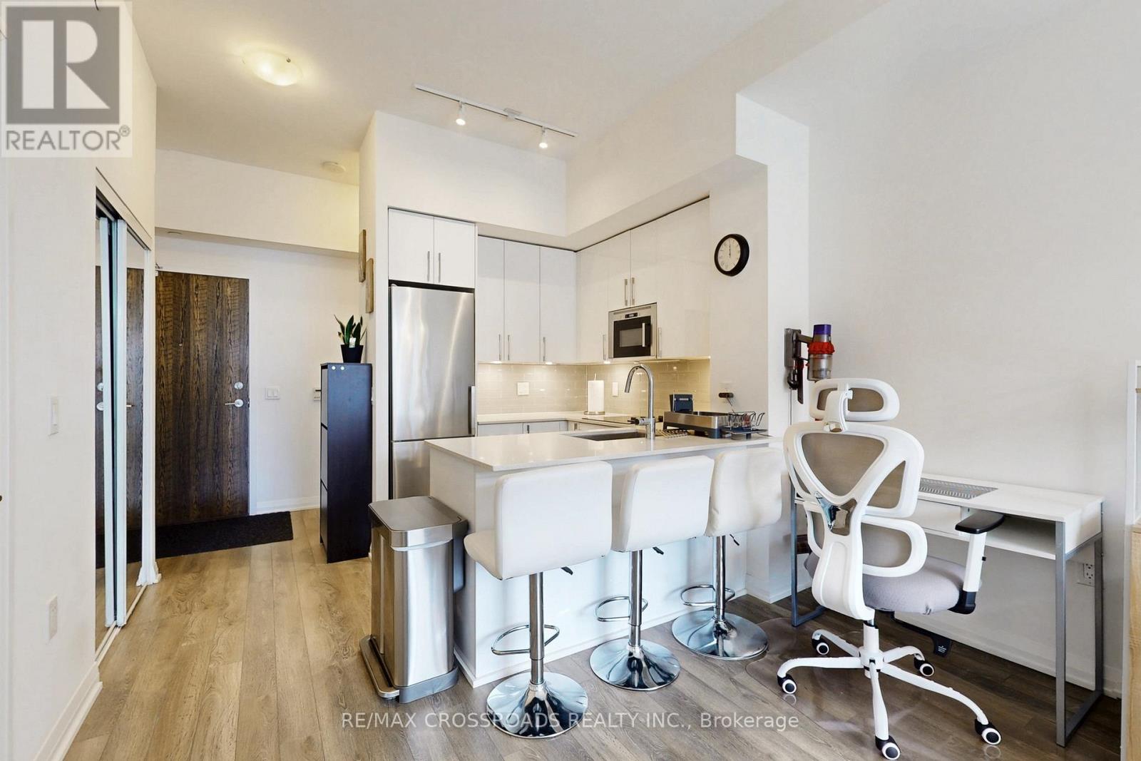 823 - 99 Eagle Rock Way, Vaughan, Ontario  L6A 5A7 - Photo 6 - N12546606