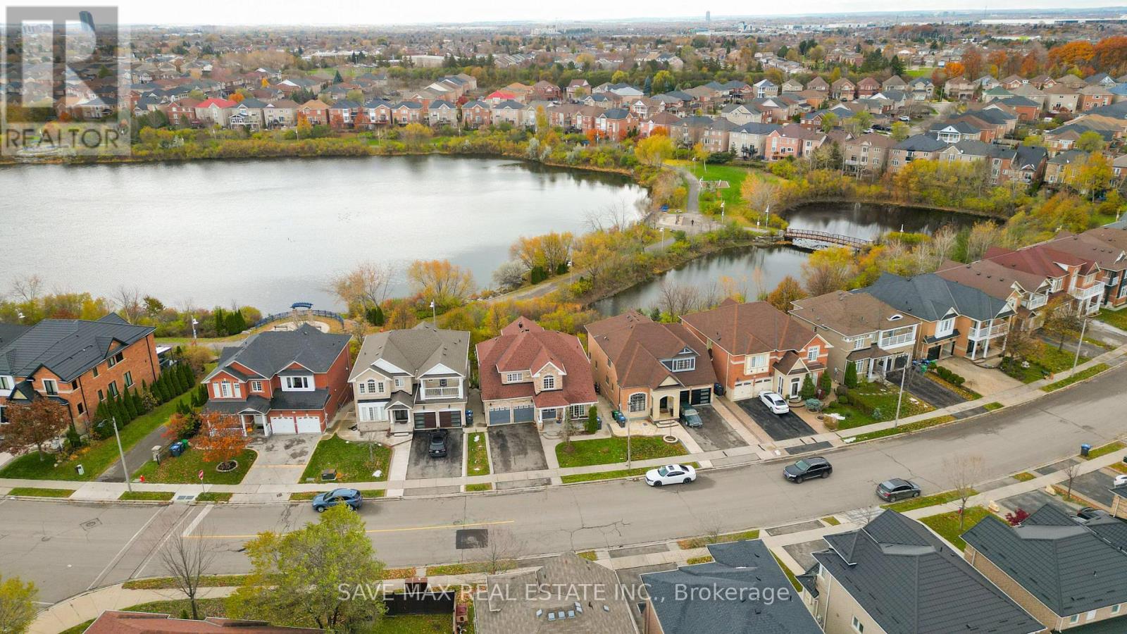 66 Southlake Boulevard, Brampton, Ontario L6V 4P1 - Photo 2 - W12542836