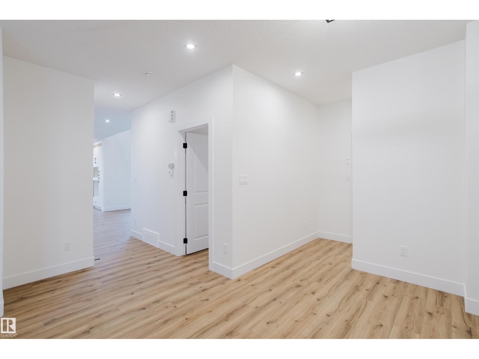 713 Elderberry Cl Nw, Edmonton, Alberta  T6M 3J6 - Photo 4 - E4465821