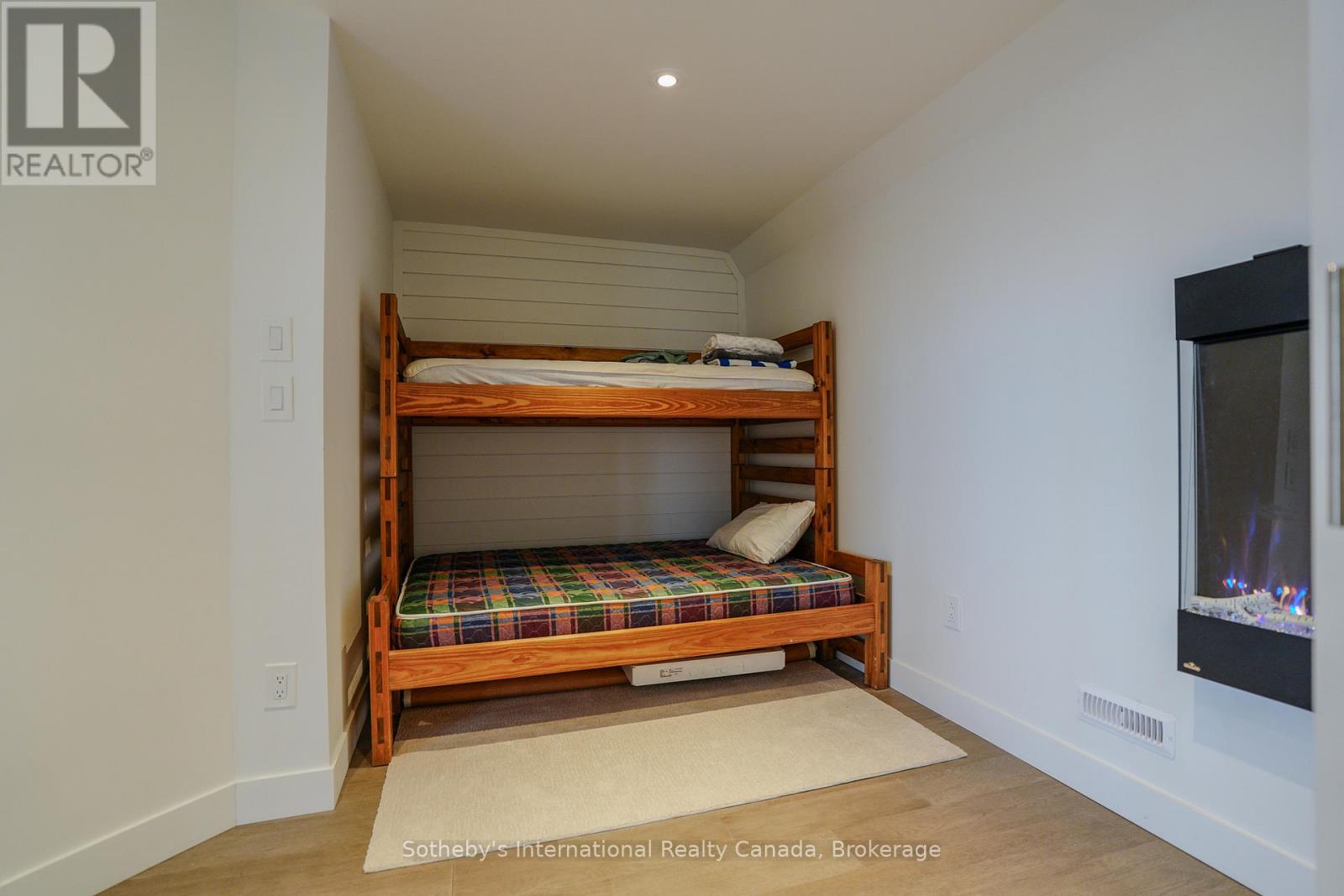 50 Waterfront Circle, Collingwood, Ontario  L9Y 4Z3 - Photo 21 - S12547424