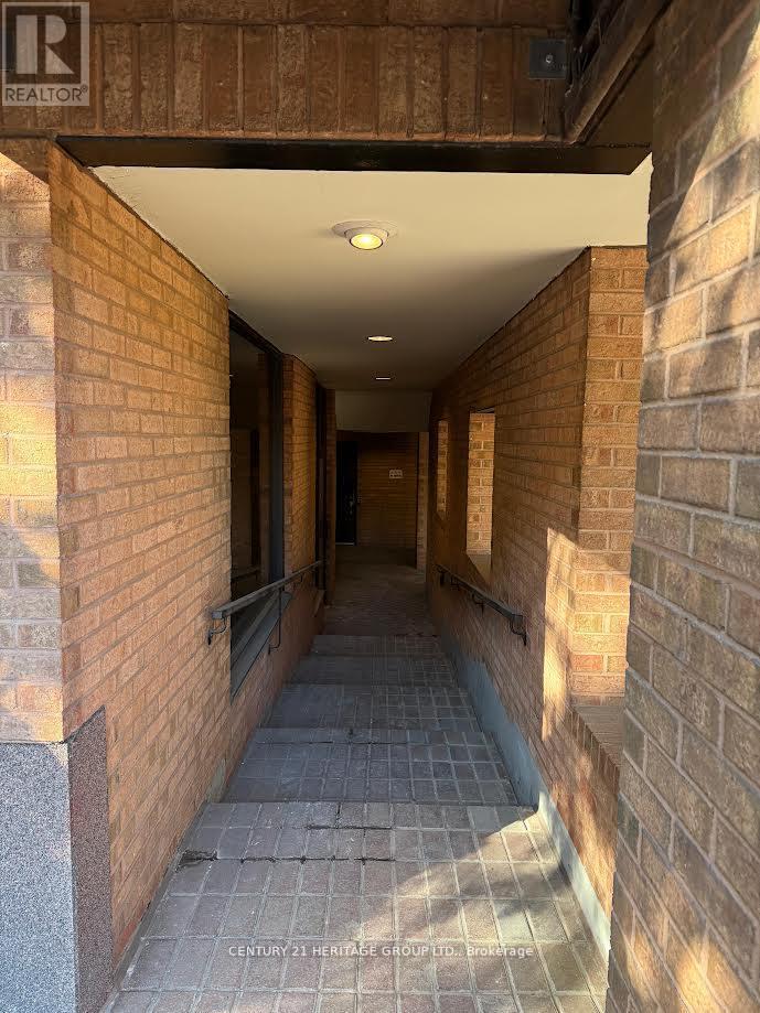 101 - 2900 Yonge Street, Toronto, Ontario  M4N 3N8 - Photo 3 - C12547354