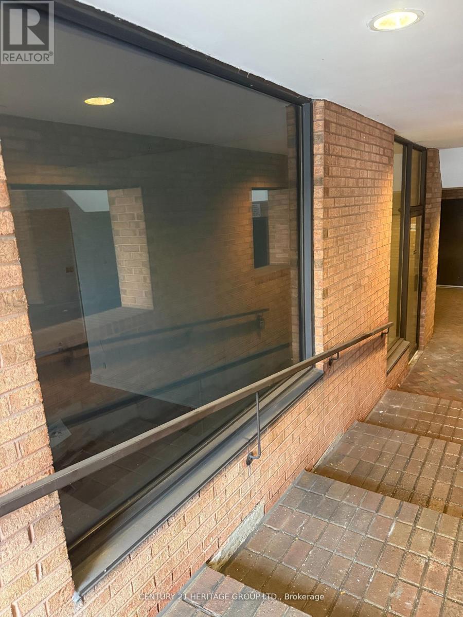 101 - 2900 Yonge Street, Toronto, Ontario  M4N 3N8 - Photo 4 - C12547354