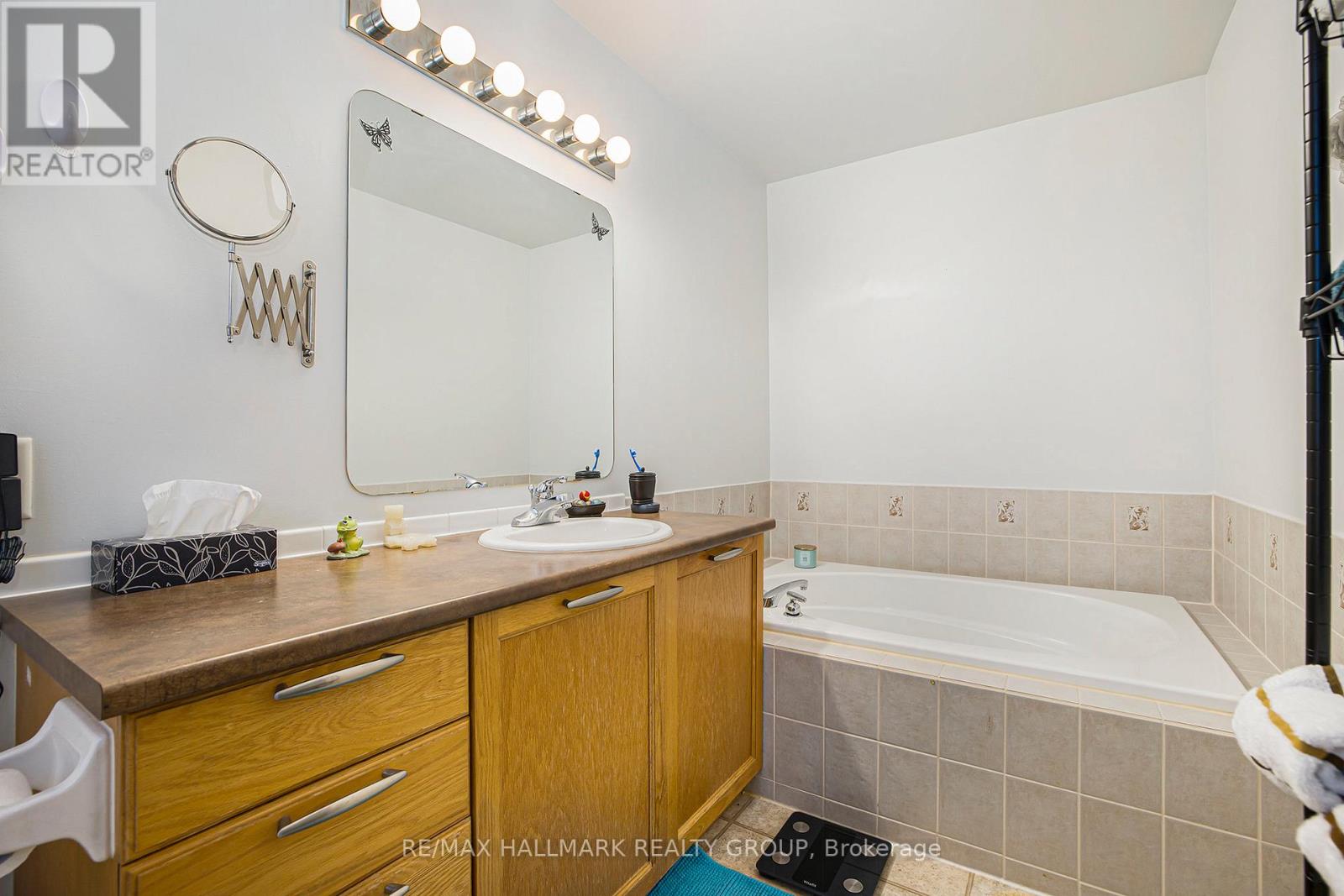 11 Scampton Drive, Ottawa, Ontario  K2W 1G1 - Photo 14 - X12547396