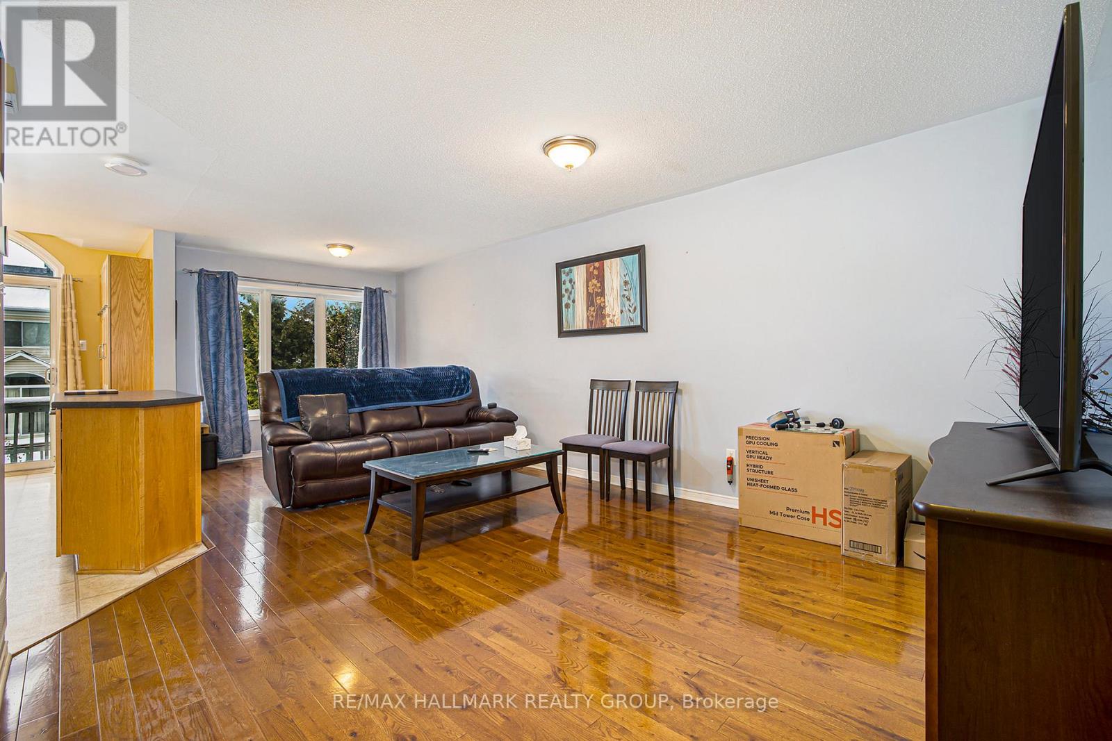 11 Scampton Drive, Ottawa, Ontario  K2W 1G1 - Photo 3 - X12547396