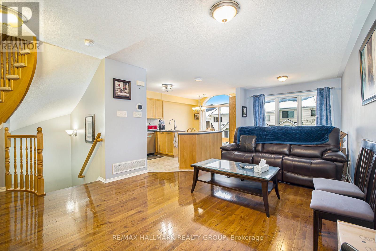 11 Scampton Drive, Ottawa, Ontario  K2W 1G1 - Photo 4 - X12547396