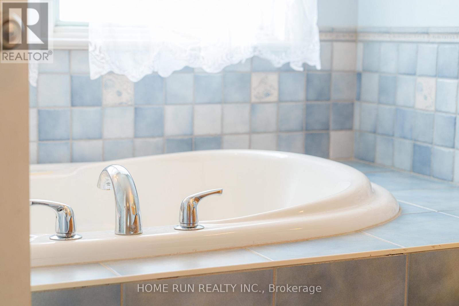 517 Devonwood Circle, Ottawa, Ontario  K1T 4E4 - Photo 30 - X12547402