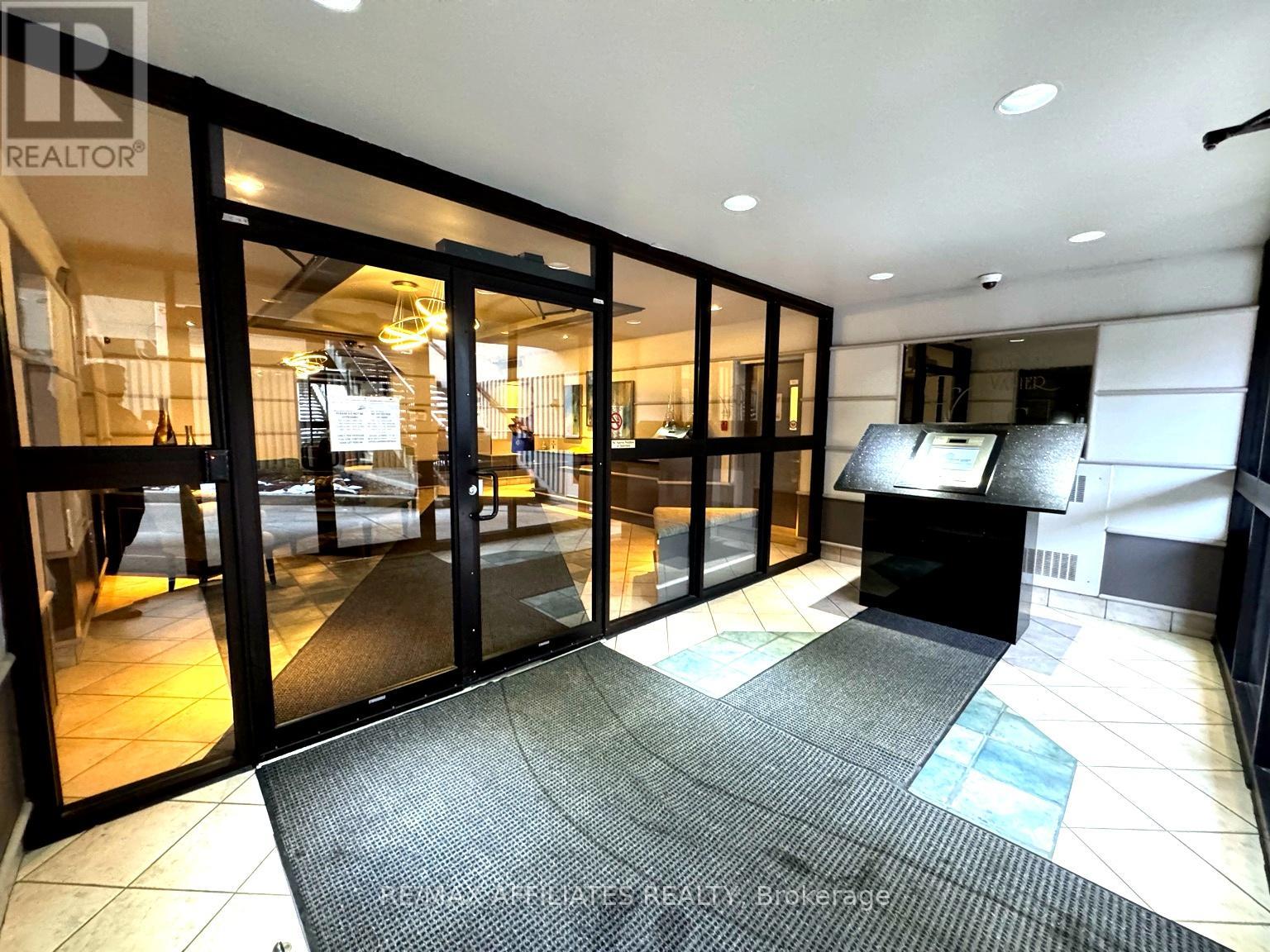 1704 - 158 Mcarthur Avenue, Ottawa, Ontario  K1L 8E7 - Photo 2 - X12547416