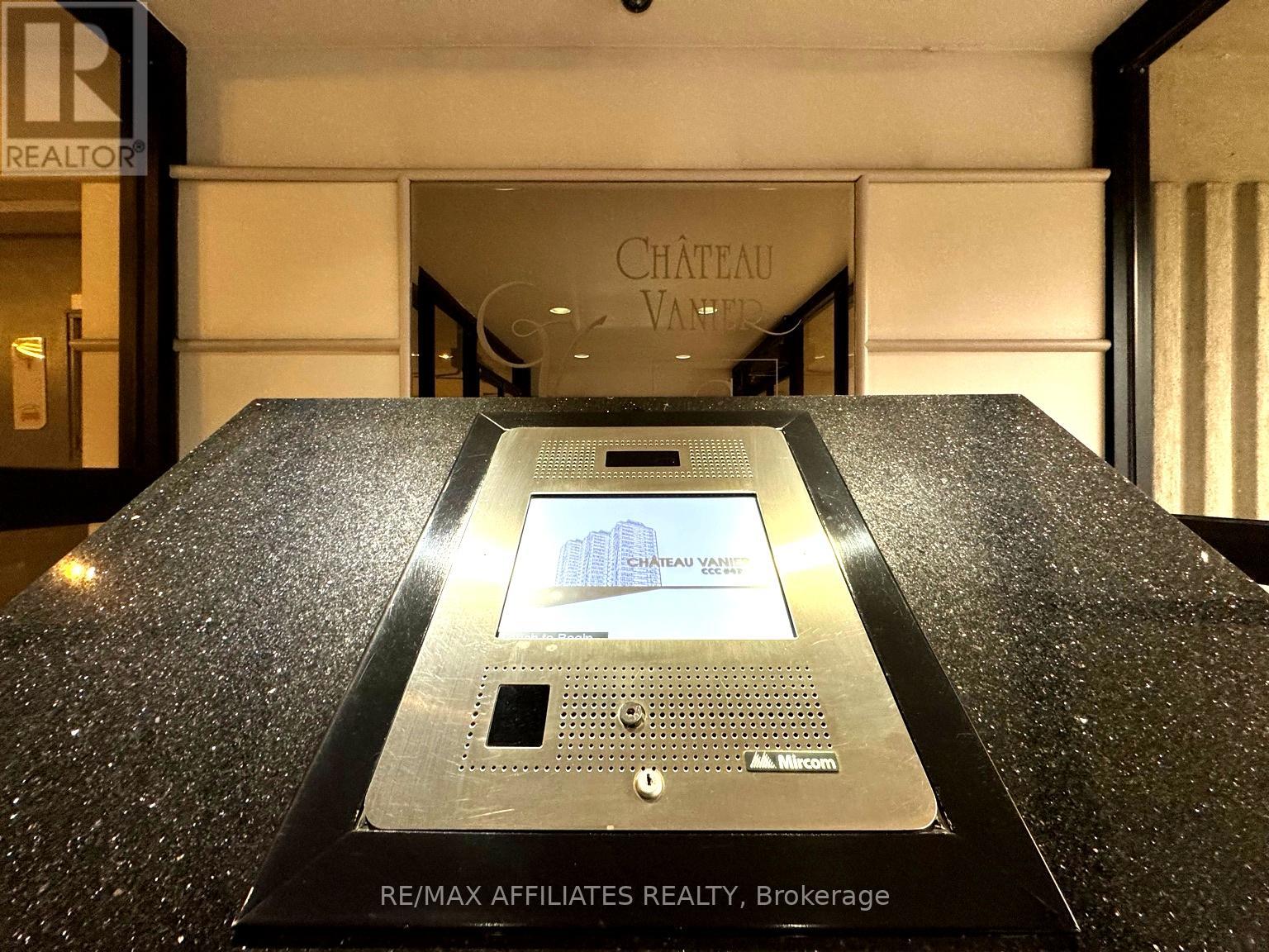 1704 - 158 Mcarthur Avenue, Ottawa, Ontario  K1L 8E7 - Photo 3 - X12547416