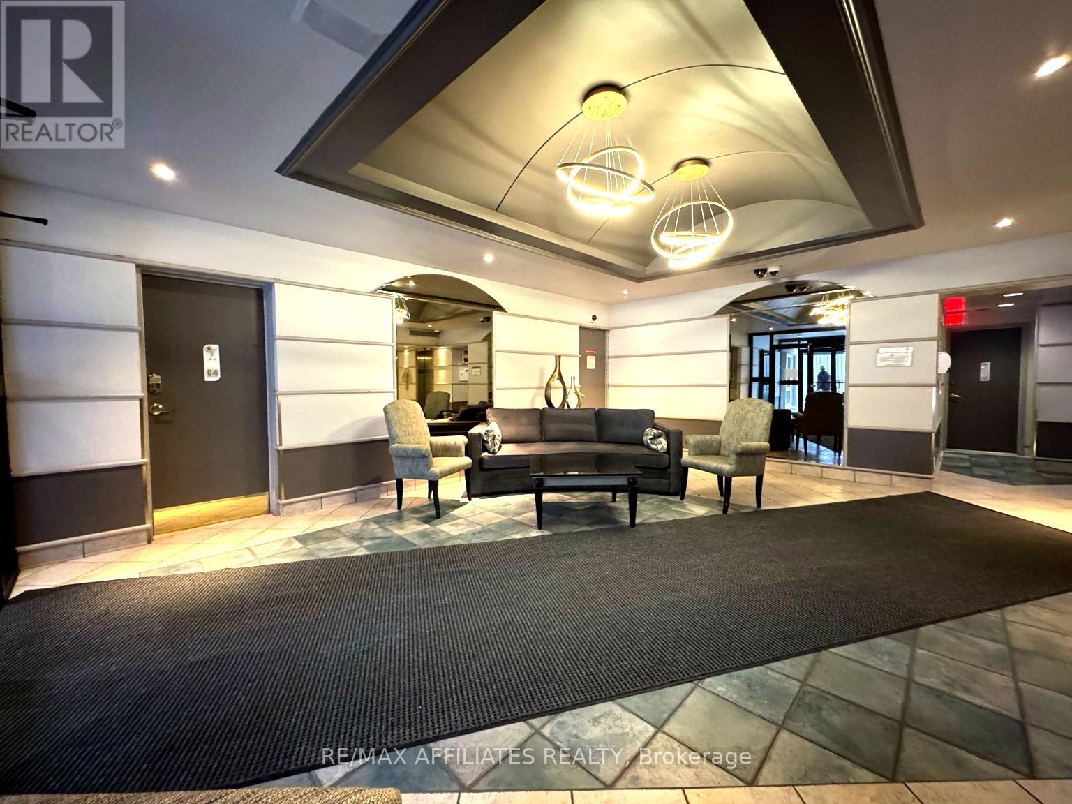 1704 - 158 Mcarthur Avenue, Ottawa, Ontario  K1L 8E7 - Photo 4 - X12547416