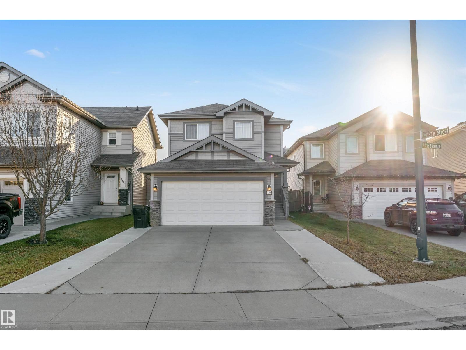 3363 16B AV NW, Edmonton, Alberta