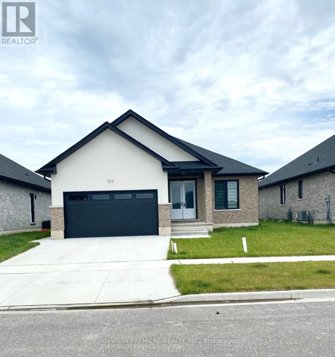 320 STATHIS BOULEVARD, Sarnia, Ontario
