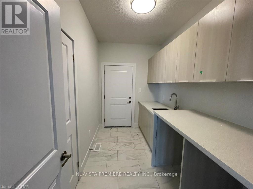 320 Stathis Boulevard, Sarnia, Ontario  N7S 0G7 - Photo 9 - X12547442