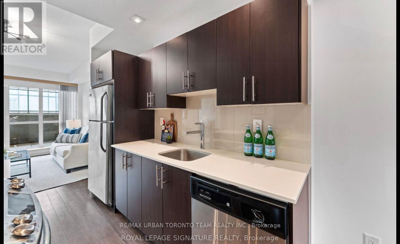 527 - 165 Legion Road N, Toronto, Ontario M8Y 0B3 - Photo 19 - W12547234