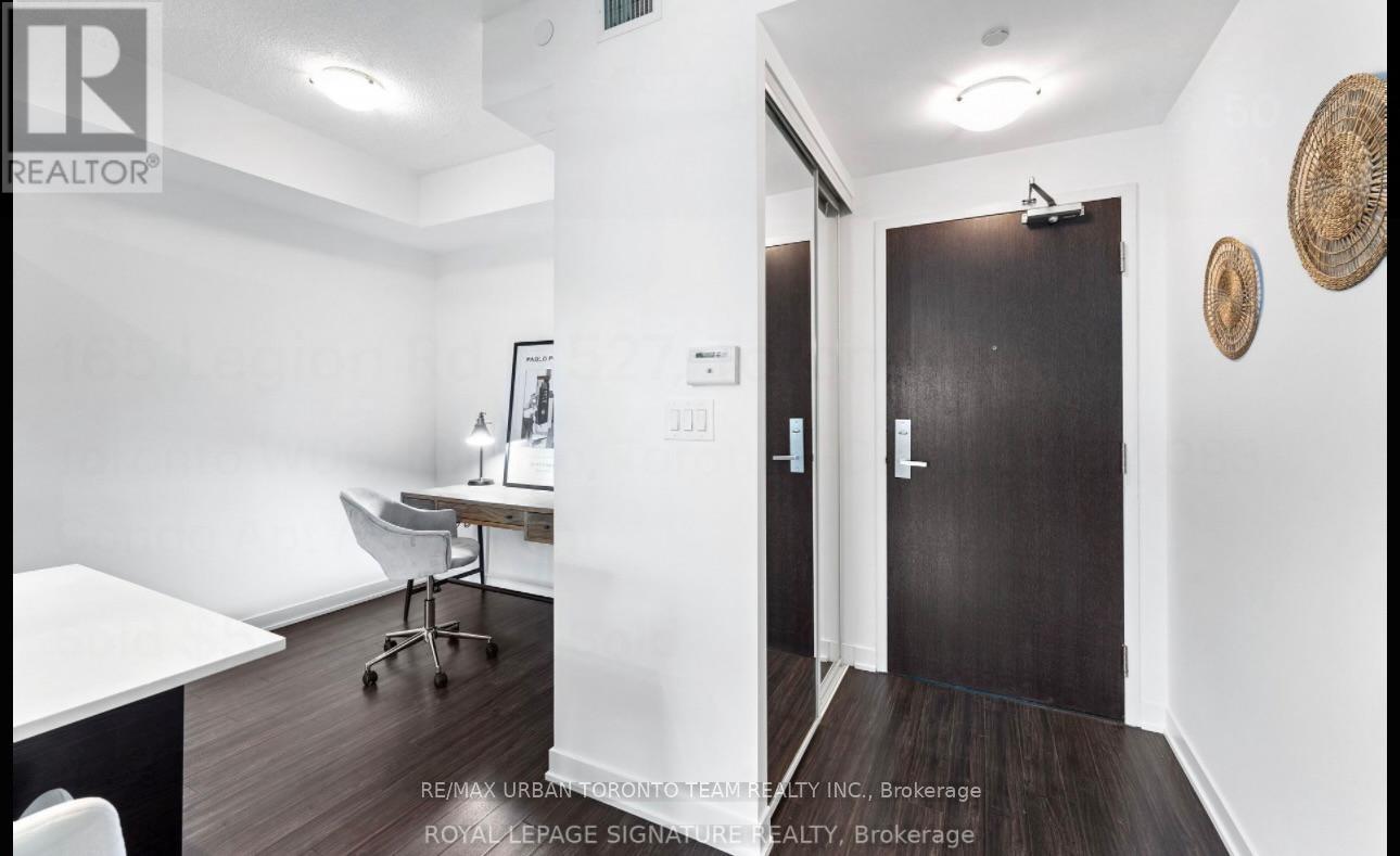 527 - 165 Legion Road N, Toronto, Ontario M8Y 0B3 - Photo 2 - W12547234