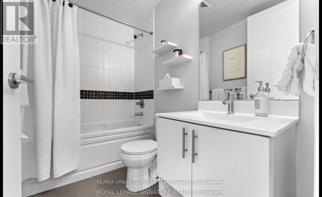 527 - 165 Legion Road N, Toronto, Ontario M8Y 0B3 - Photo 29 - W12547234