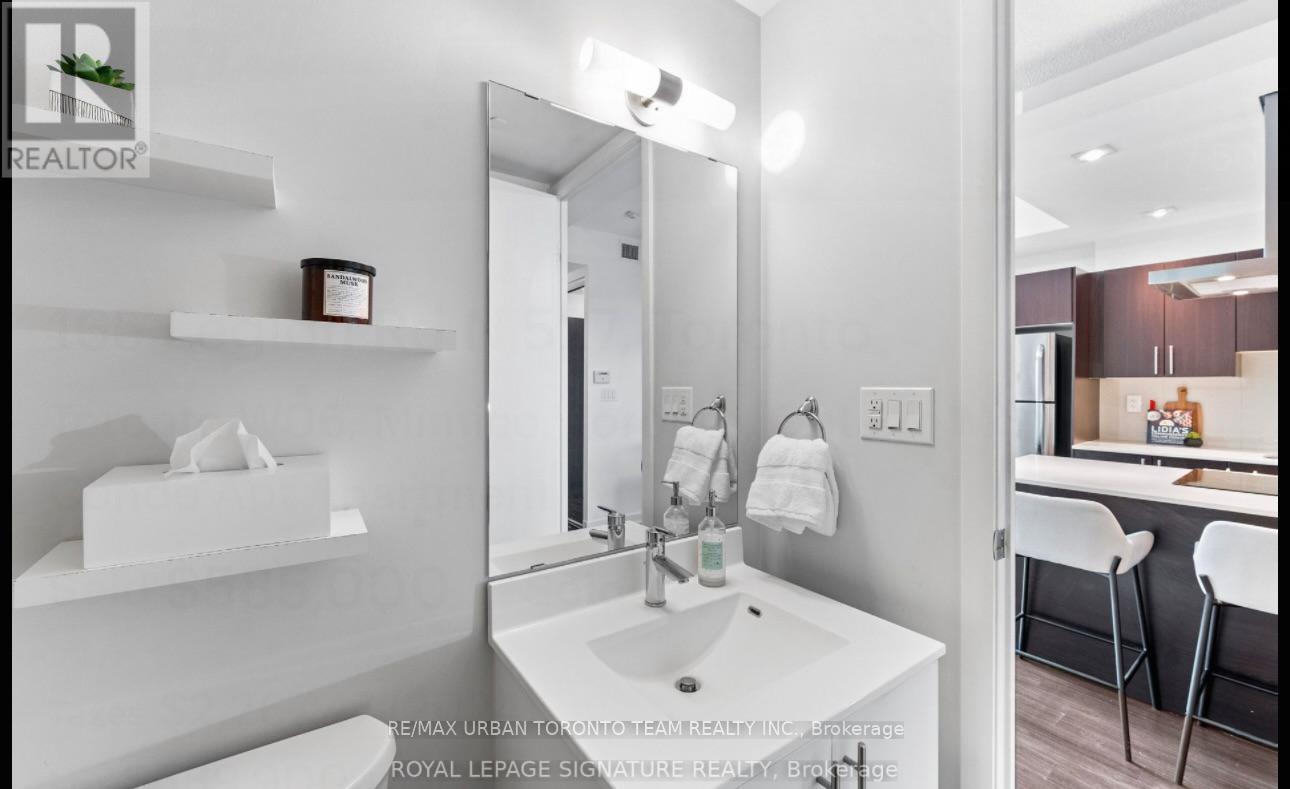 527 - 165 Legion Road N, Toronto, Ontario M8Y 0B3 - Photo 31 - W12547234