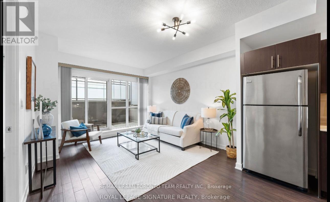 527 - 165 Legion Road N, Toronto, Ontario M8Y 0B3 - Photo 4 - W12547234