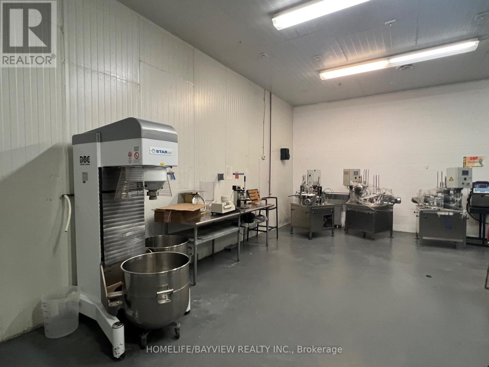 15 - 200 Connie Crescent, Vaughan (Concord), Ontario  L4K 1M1 - Photo 2 - N12547360