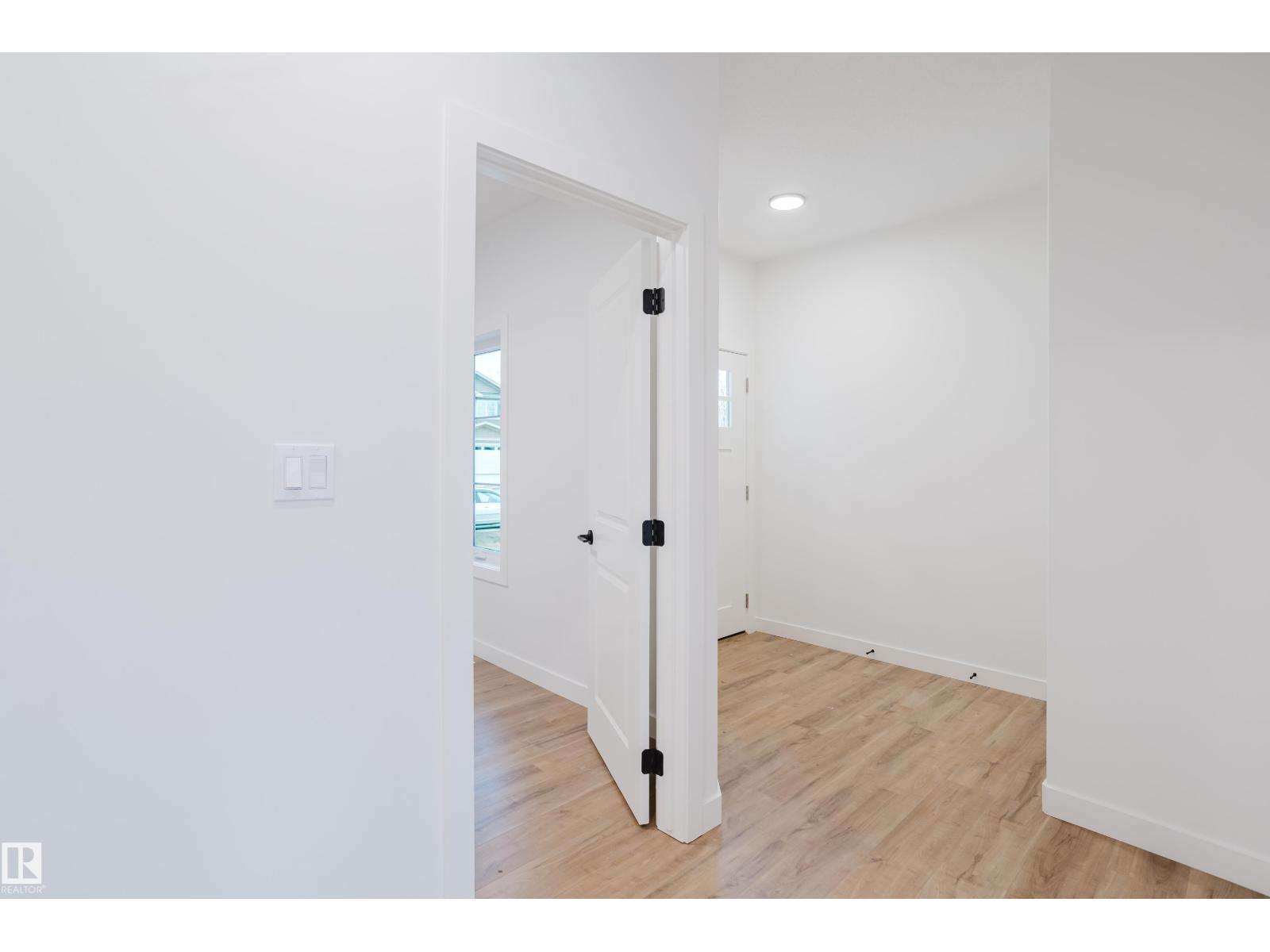 708 Elderberry Cl Nw, Edmonton, Alberta  T6M 3J6 - Photo 5 - E4465827