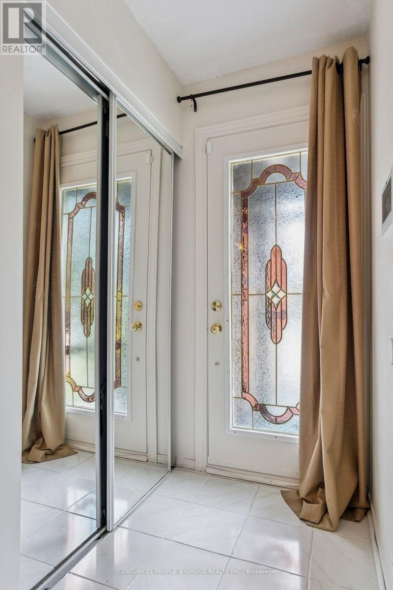 85 Acadian Heights, Brampton, Ontario  L6Y 4H2 - Photo 4 - W12547344