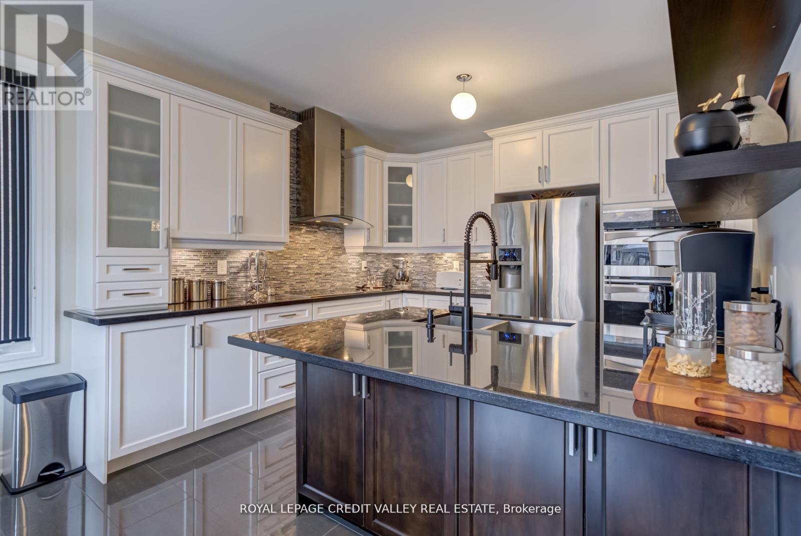 44 Walbrook Road, Brampton, Ontario L6X 4N4 - Photo 17 - W12547386