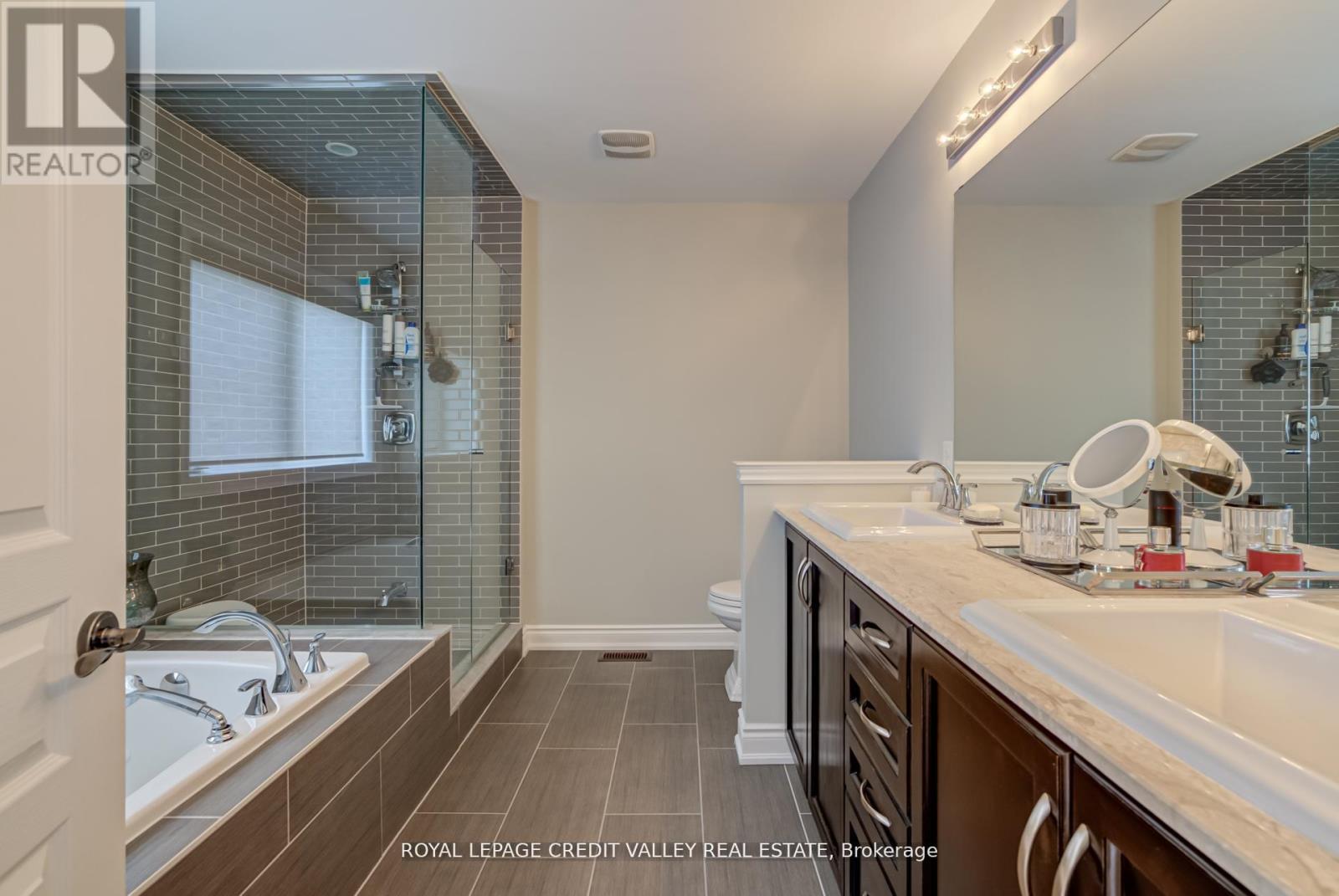 44 Walbrook Road, Brampton, Ontario L6X 4N4 - Photo 29 - W12547386