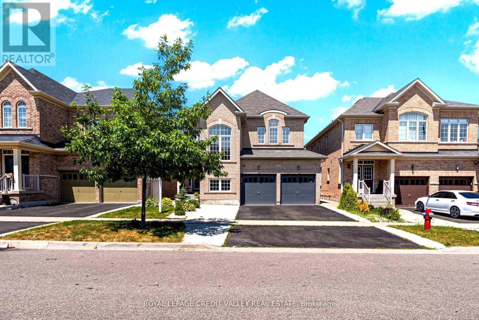 44 Walbrook Road, Brampton, Ontario L6X 4N4 - Photo 3 - W12547386