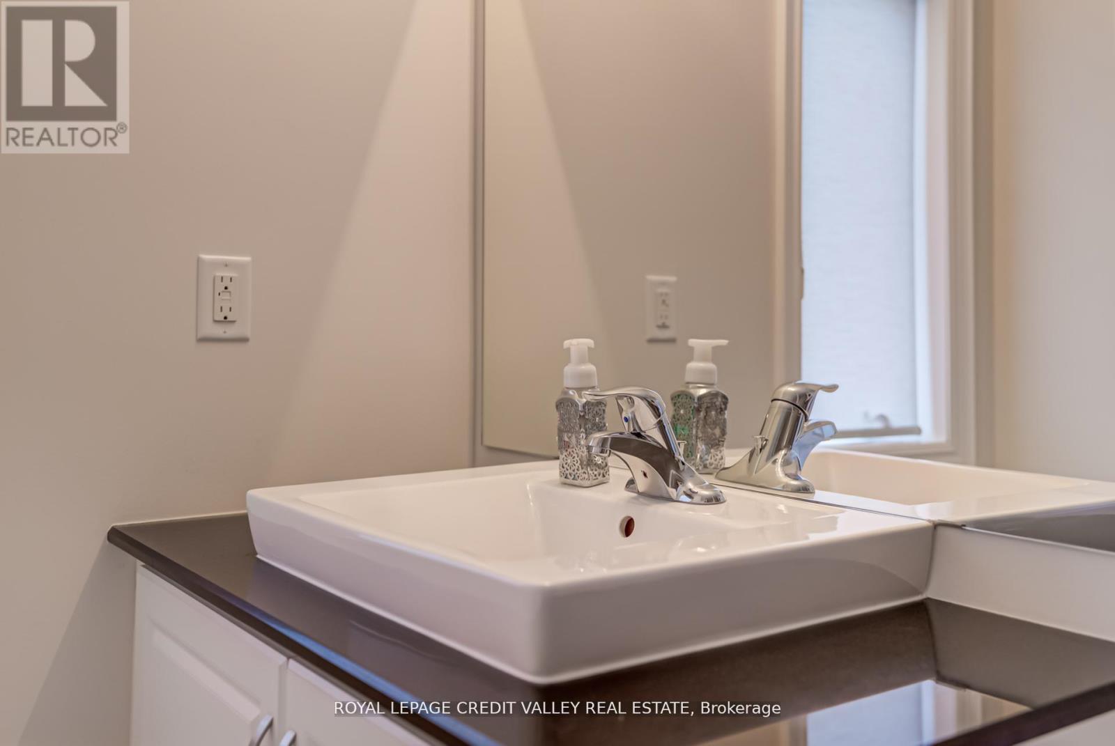 44 Walbrook Road, Brampton, Ontario L6X 4N4 - Photo 37 - W12547386