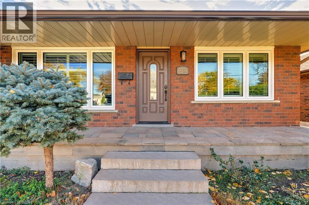 2238 Fassel Avenue, Burlington, Ontario  L7R 3P1 - Photo 3 - 40785711