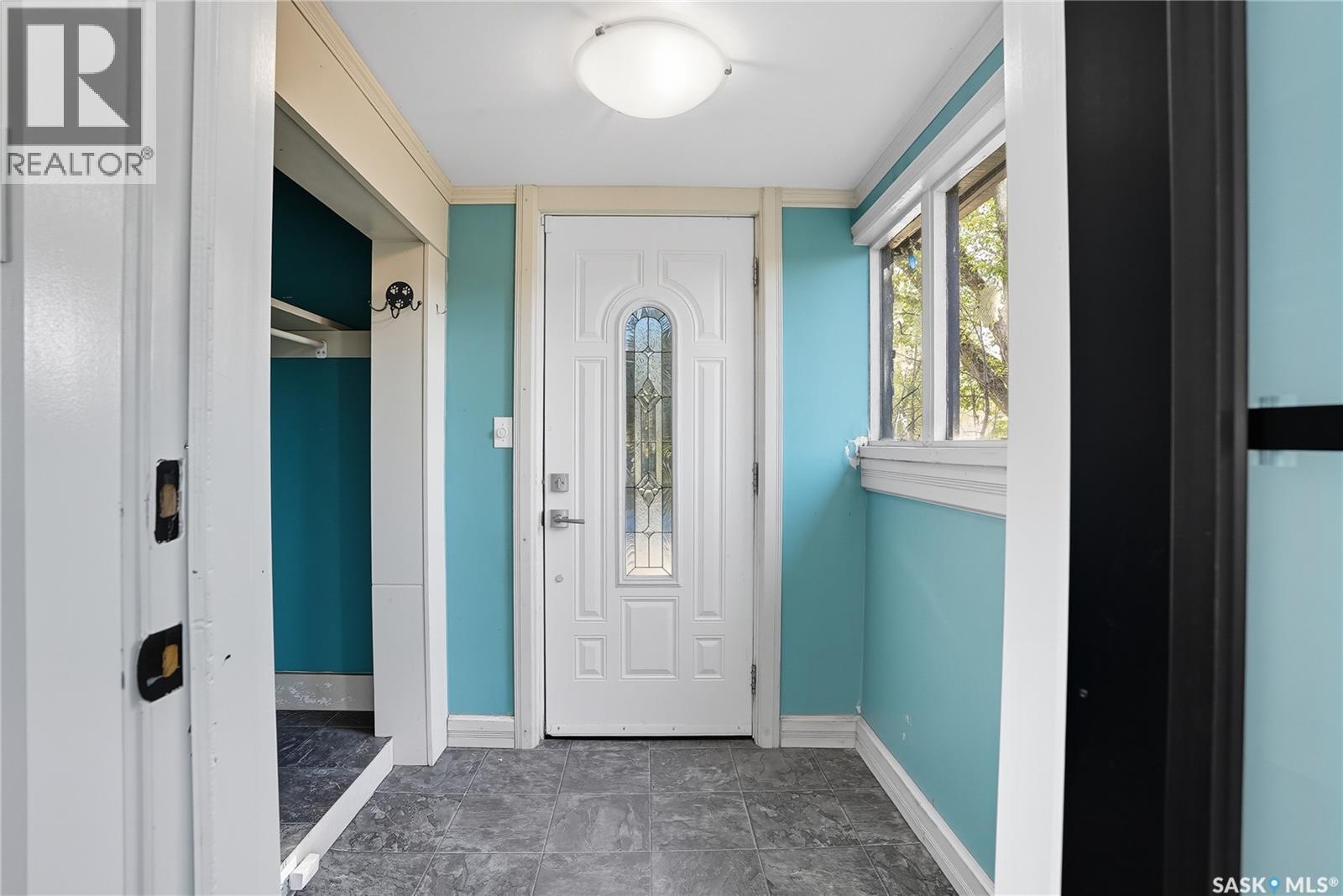 1041 L Avenue N, Saskatoon, Saskatchewan  S7L 2R7 - Photo 7 - SK020837