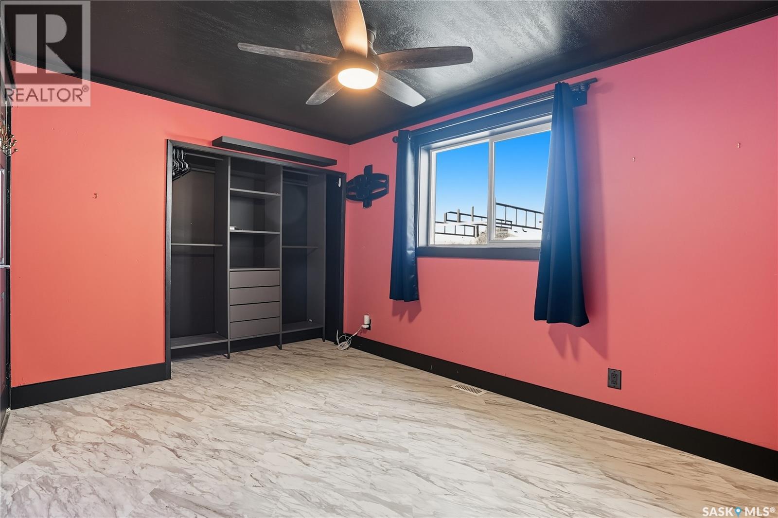 1041 L Avenue N, Saskatoon, Saskatchewan  S7L 2R7 - Photo 23 - SK020837