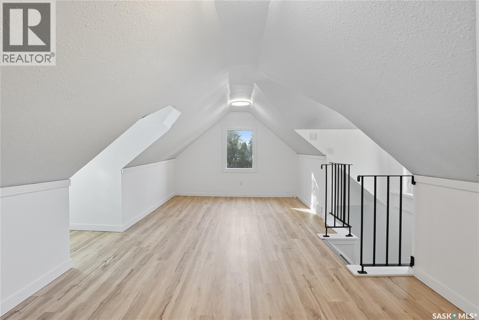 1041 L Avenue N, Saskatoon, Saskatchewan  S7L 2R7 - Photo 18 - SK020837